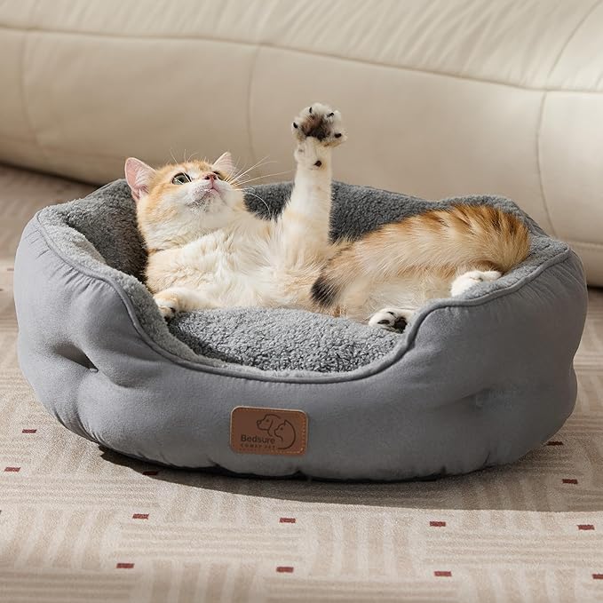 Bedsure Self Warming Cat Bed - Round Cat Beds for Indoor Cats, Washable Pet Bed for Puppy and Kitten with Slip-Resistant Bottom, 20 Inches, Self Warming Grey