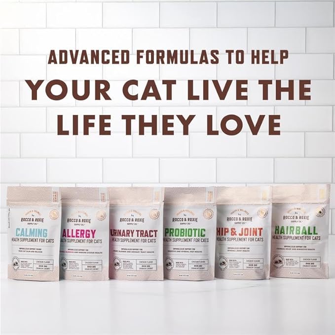 Rocco & Roxie Hairball Treatment for Cats, Cat Hairball Remedy, Crunchy Treats for Cats with a Creamy Center, Furball Control, Chicken Flavored Hair Ball Relief for Cat, Made in USA, Over 300 Chews