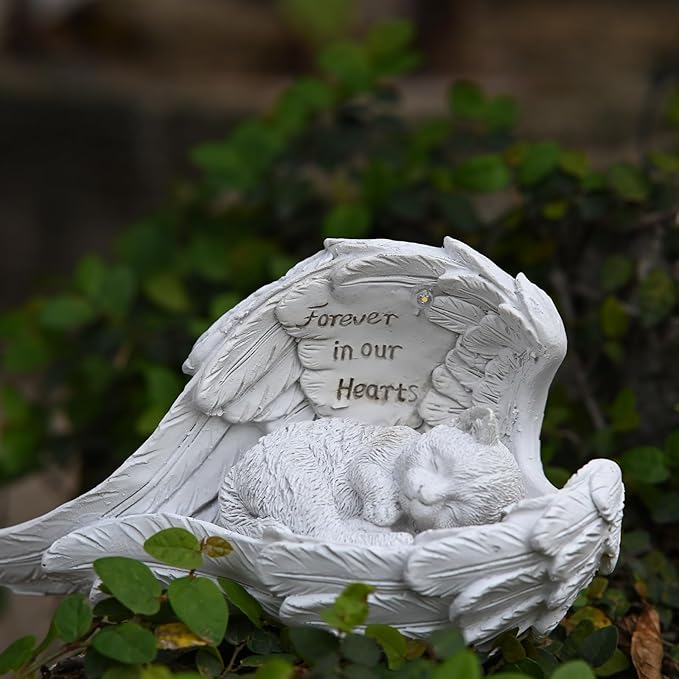 Angel Cat Memorial Statue with Solar Light Forever in Our Hearts Resin Pet Memorial Figurine Comforting Cat Angel Statue for Garden/Yard/Home | Solar Powered Night Light Gift for Pet Loss