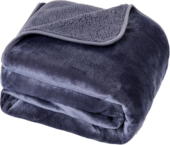 Waterproof Dog Blankets for Large Dogs Washable Super Soft Warm Fluffy Facecloth Sofa Car Bed Protector, Urine Proof Washable Outdoor Pet Blanket for Puppy Large Dogs & Cats 40 * 30 Grey