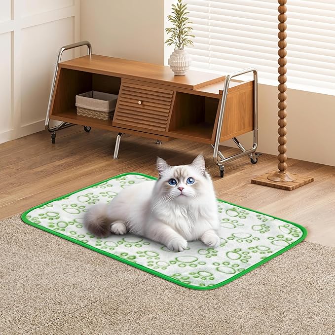 Green Soft Puppy Blanket, with Flannel Green Cute Paw Print, 24 * 32 inches, Cat Blanket Puppy Pads Supplies Dog Products Stuff Essentials